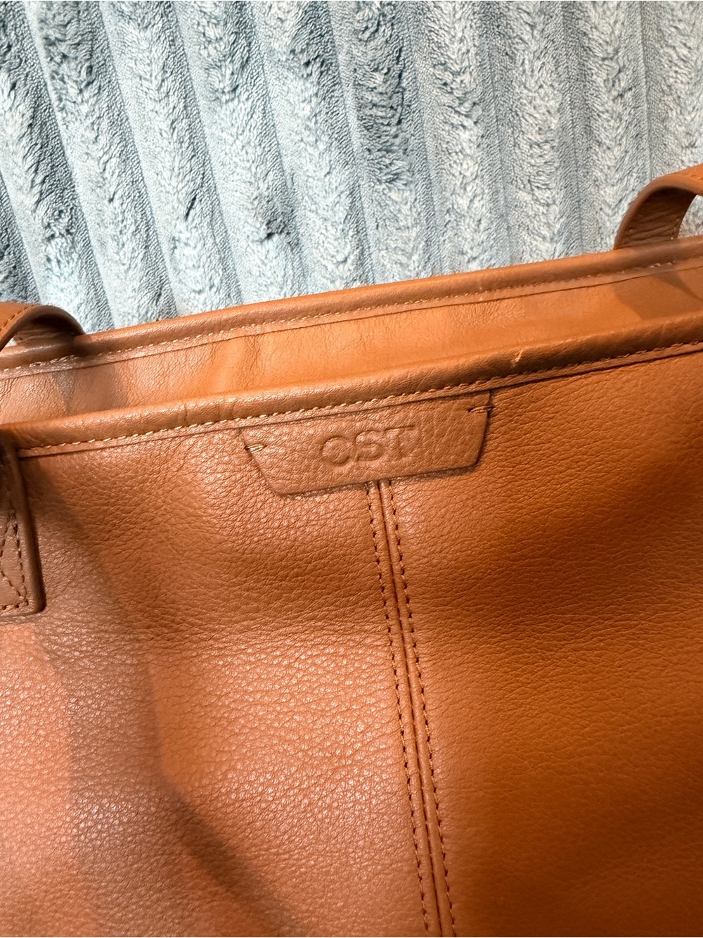 Leatherology Large Zippered Down Tote w/ Wristletp - Picture 5 of 11